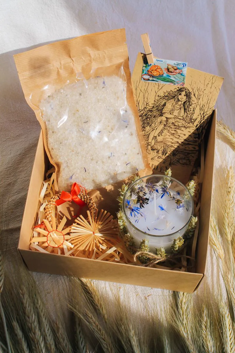 牛皮紙禮盒內含沐浴鹽香氛蠟燭與乾燥花
